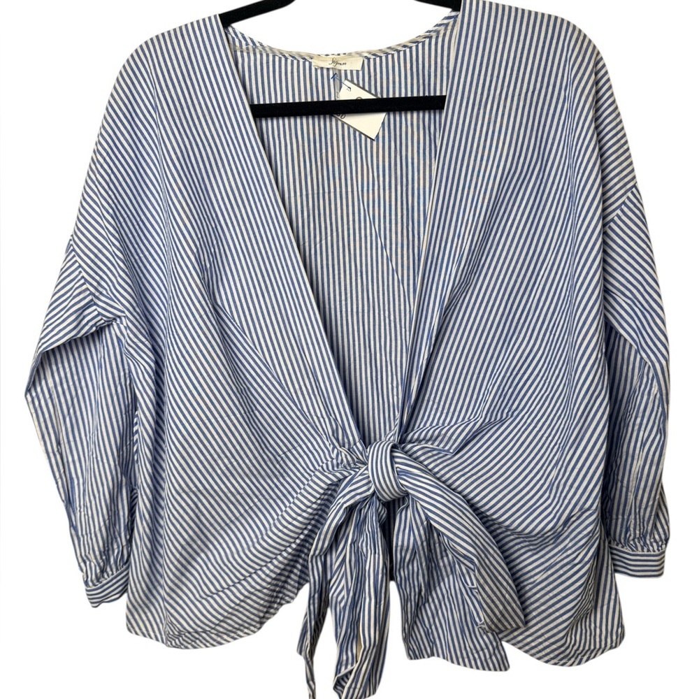 🌺 Soprano Small OVERSIZED Blue and White Striped Top